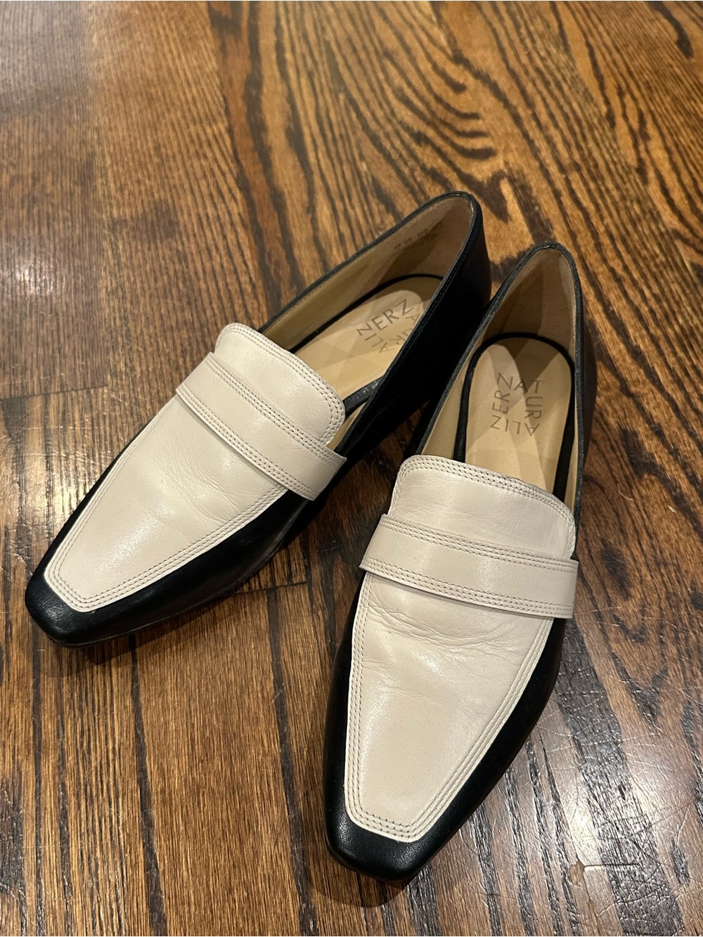 Naturalizer Black and Cream Two-Tone Pointed Loafers - Women
